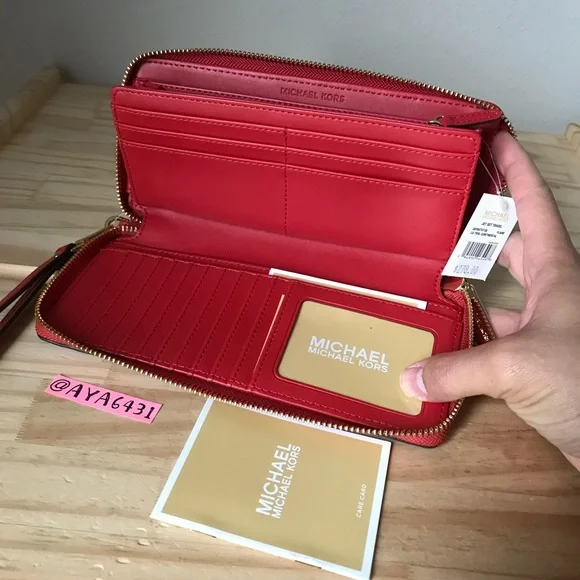 Michael Kors wallet🎈🎈